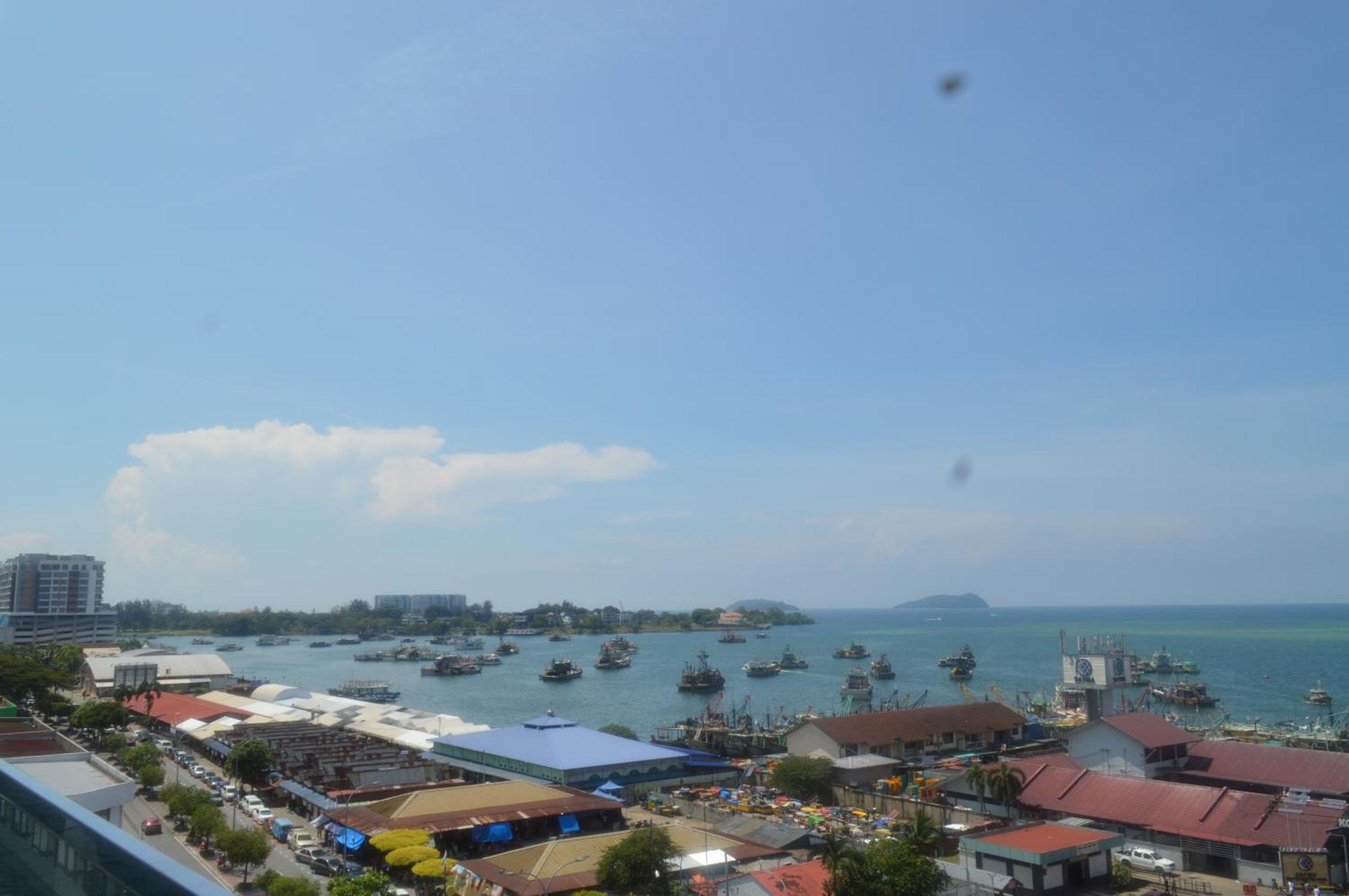 Pinay Home- The Shore Kota Kinabalu Exteriör bild